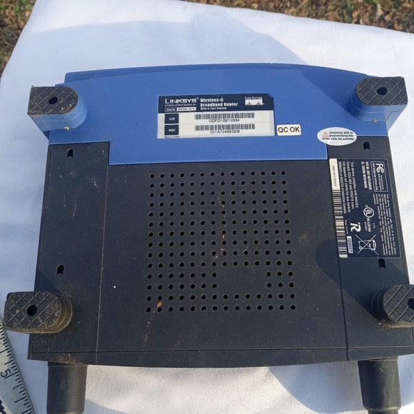 Linksys 2.4 GHz Router - Picture 2 of 3
